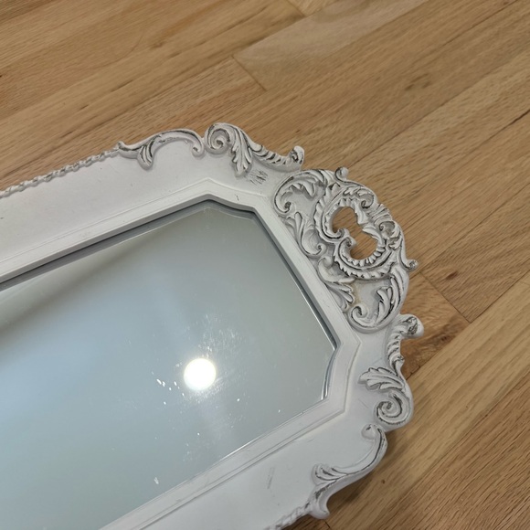 Elegant White Victorian Ornate Mirror Tray With Bearclaw Feet - Picture 2 of 8